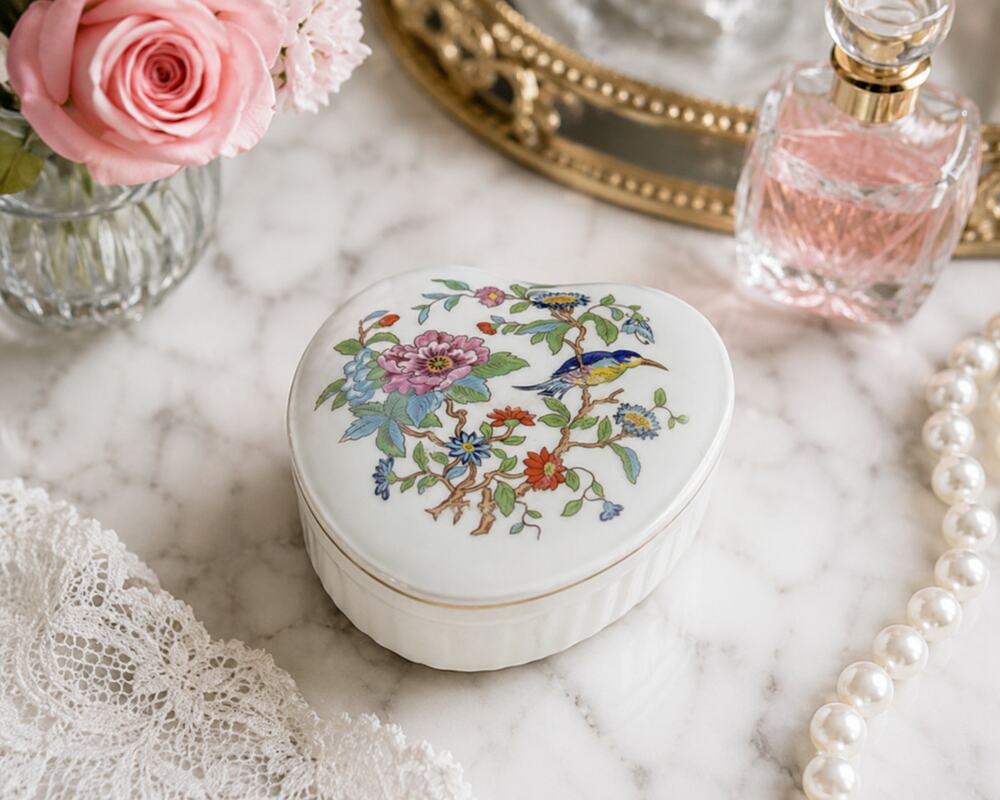 Vintage Aynsley Pembroke Heart Trinket Box Fine Bone China Made in England